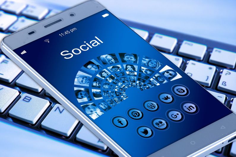 Social Mediang - mobile phone, smartphone, keyboard