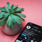 Influencer - black iphone 4 on white ceramic bowl